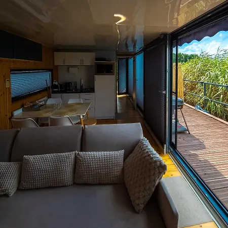 Holiday home Dom Na Wodzie Mazury