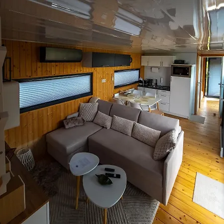 Holiday home Dom Na Wodzie Mazury